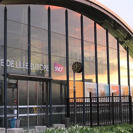 Renovated 1 Bedroom Апартаменты *