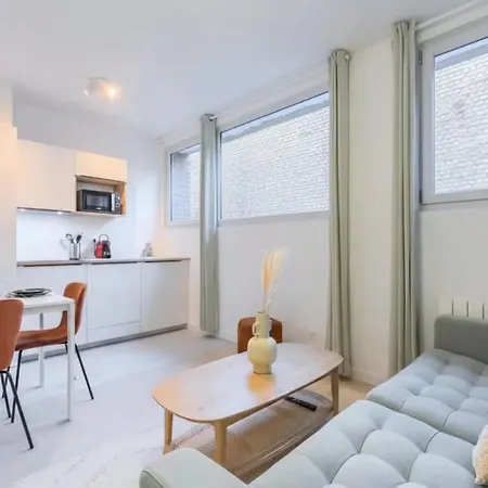 Апартаменты Renovated 1 Bedroom *