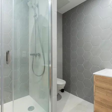 Апартаменты Renovated 1 Bedroom *