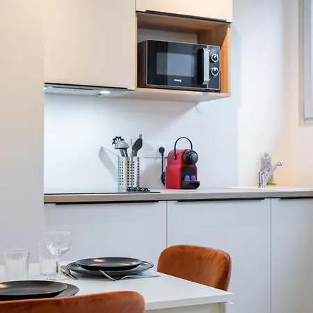 Apartment Renovated 1 Bedroom *