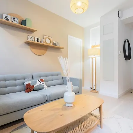 Renovated 1 Bedroom Apartment