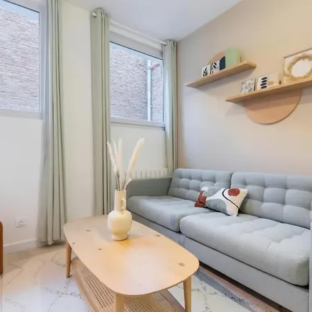 Renovated 1 Bedroom Апартаменты *